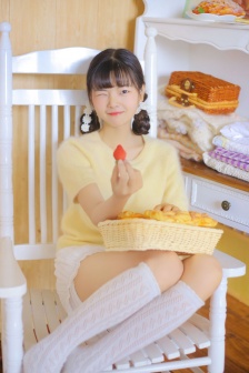 大胸校花莹莹被老头糟蹋导演是谁
